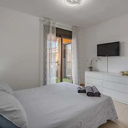 Mar El Mocan Beautiful Renovated Penthouse アパート *